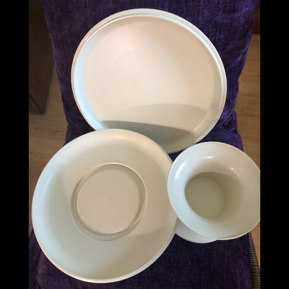 Vintage Tupperware Almond 3 Piece Pedestal Party Server - Picture 4 of 5